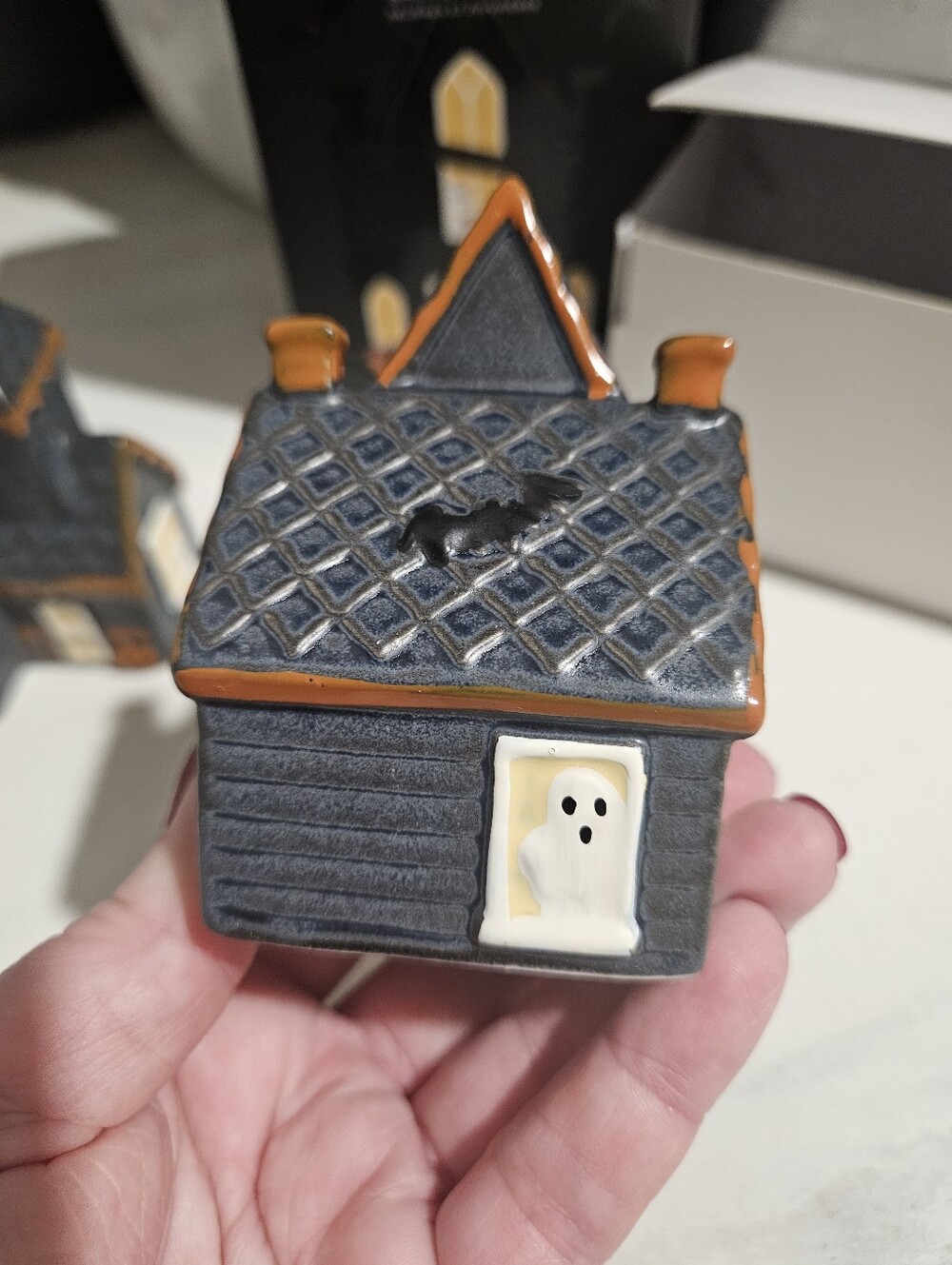 Haunted House Salt And Pepper Shakers - Picture 6 of 7